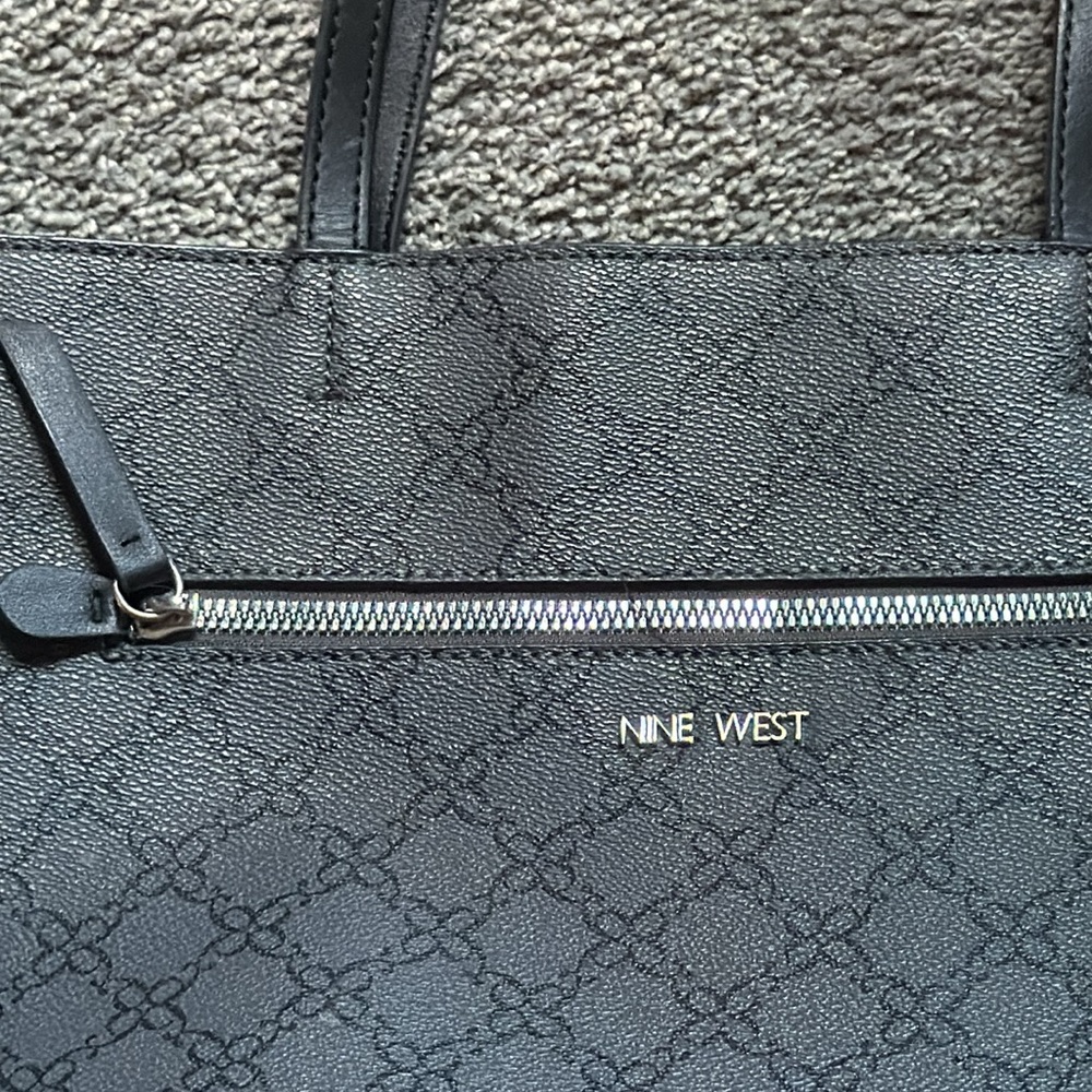Nine West Charcoal Patterned Tote. 2 Outside Pockets & Inside Zipper & Slots! - Picture 2 of 13